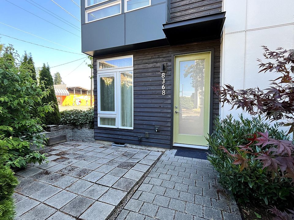 Entry with sitting area