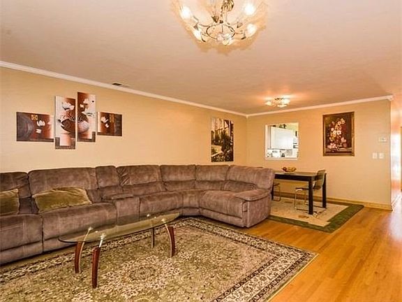 3rd image of 62 Stratford Cres