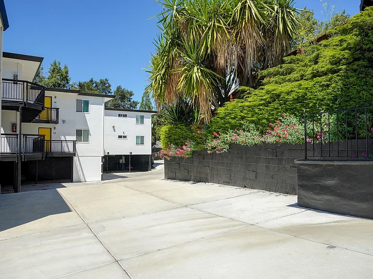 124 Farragut Ave — Photo 89