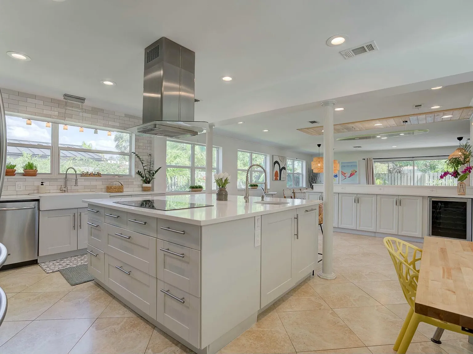 3 bed, 2.0 bath, 1880 sqft, $9,900 — Photo 3