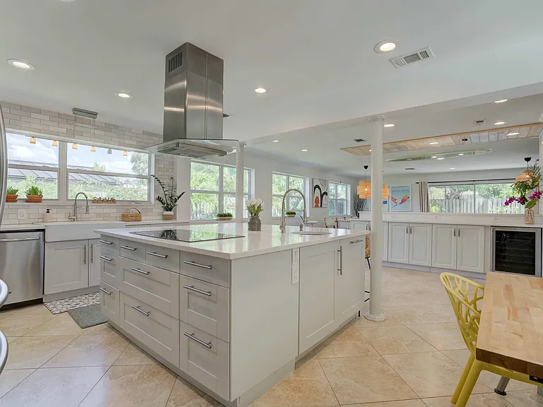 547 Marlin Rd — Photo 3