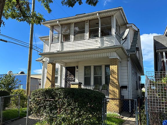 2nd image of 2925 Burnside Ave