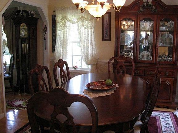 4th image of 76 Auer Ln