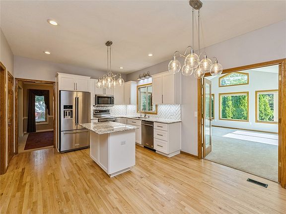 2nd image of 2505 Country Side Cir