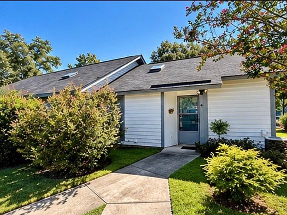 2nd image of 7 Thomas Walter Cir