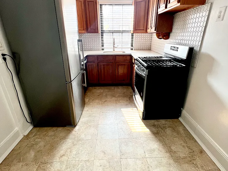 35-01 191st St #2P — Photo 3
