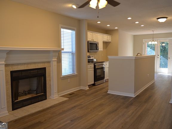 3rd image of 1034 Hazel St