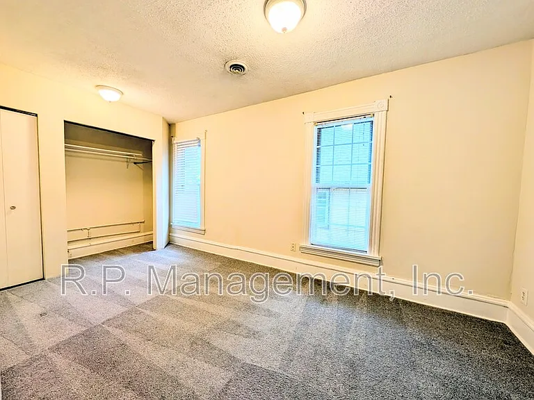 340 16th Ave NE — Photo 4
