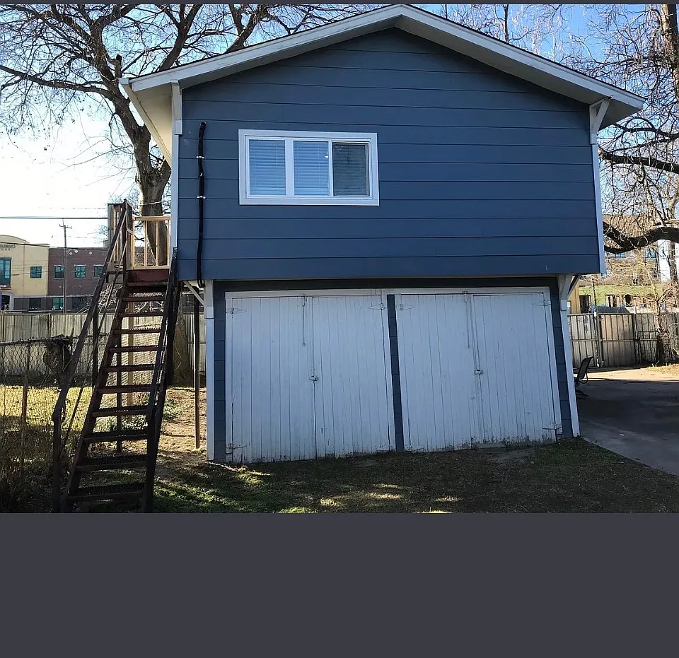Building Photo - S Quaker Ave