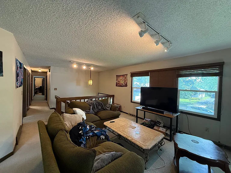 21 Highland Dr — Photo 3