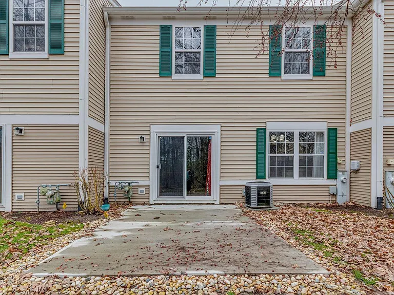 4023 Oak Tree Ln — Photo 17