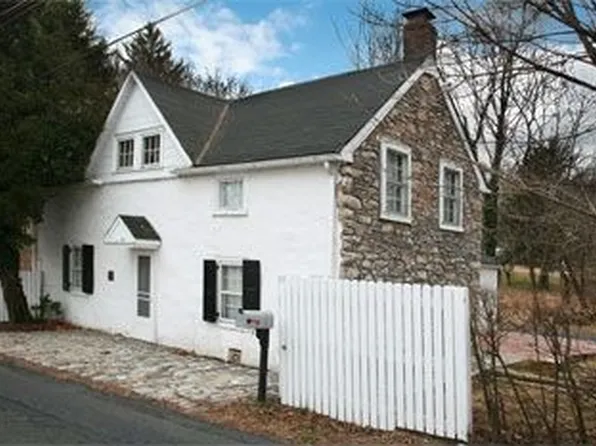 2827 Aquetong Rd, New Hope, PA 18938