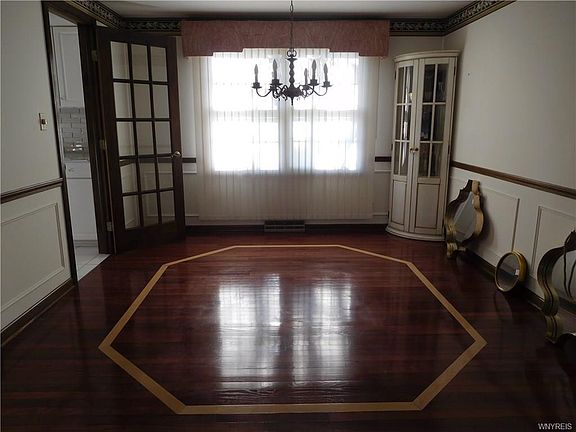 5th image of 490 Sprucewood Ter