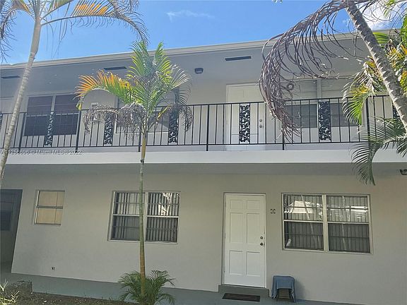 2nd image of 510 SE 9th St APT 8