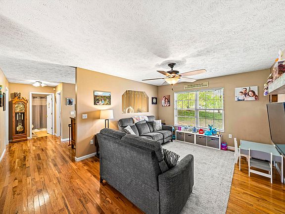 5th image of 3020 Christopher Dr