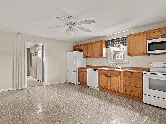 3rd image of 203 Gertrude St