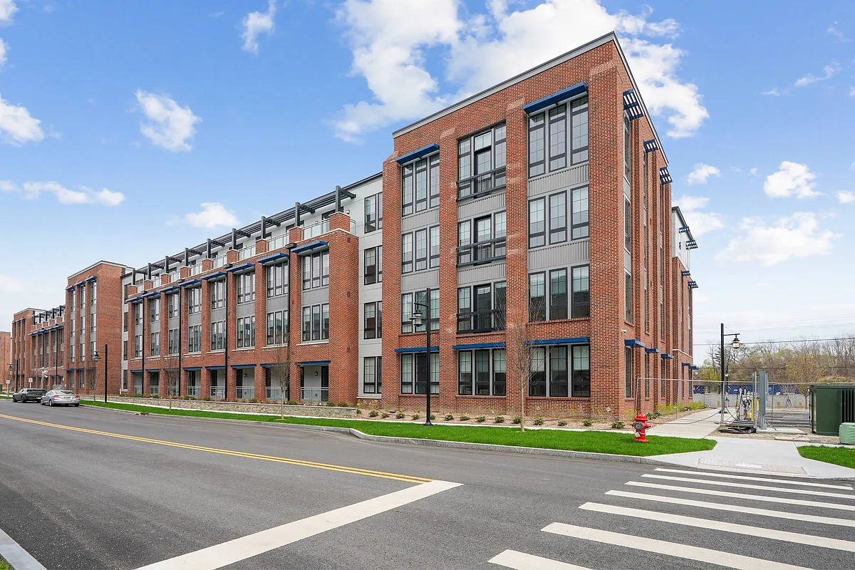 Building Photo - Emerson