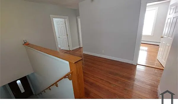 225 Florence St — Photo 12