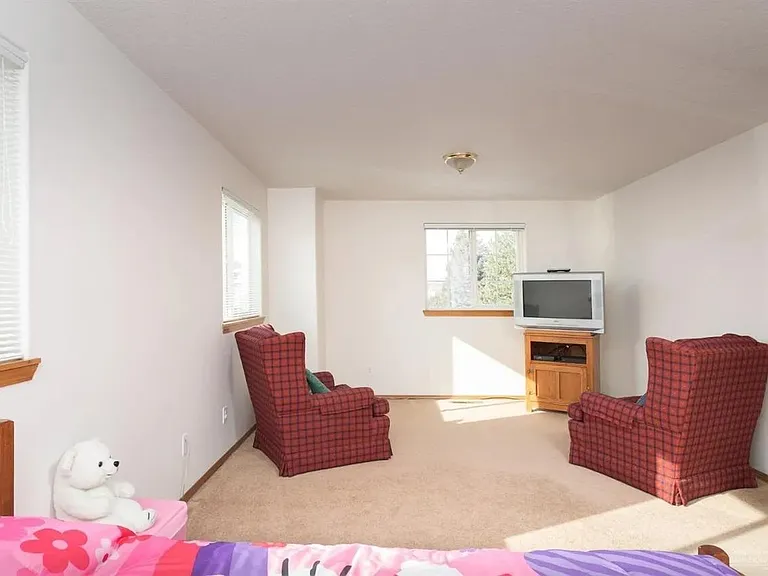 1252 NE Providence Dr — Photo 14