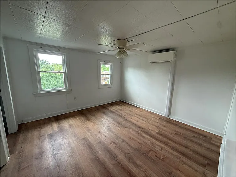 1436 Poplar St — Photo 12