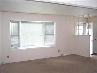 4th image of 1207 Lawrence Ave