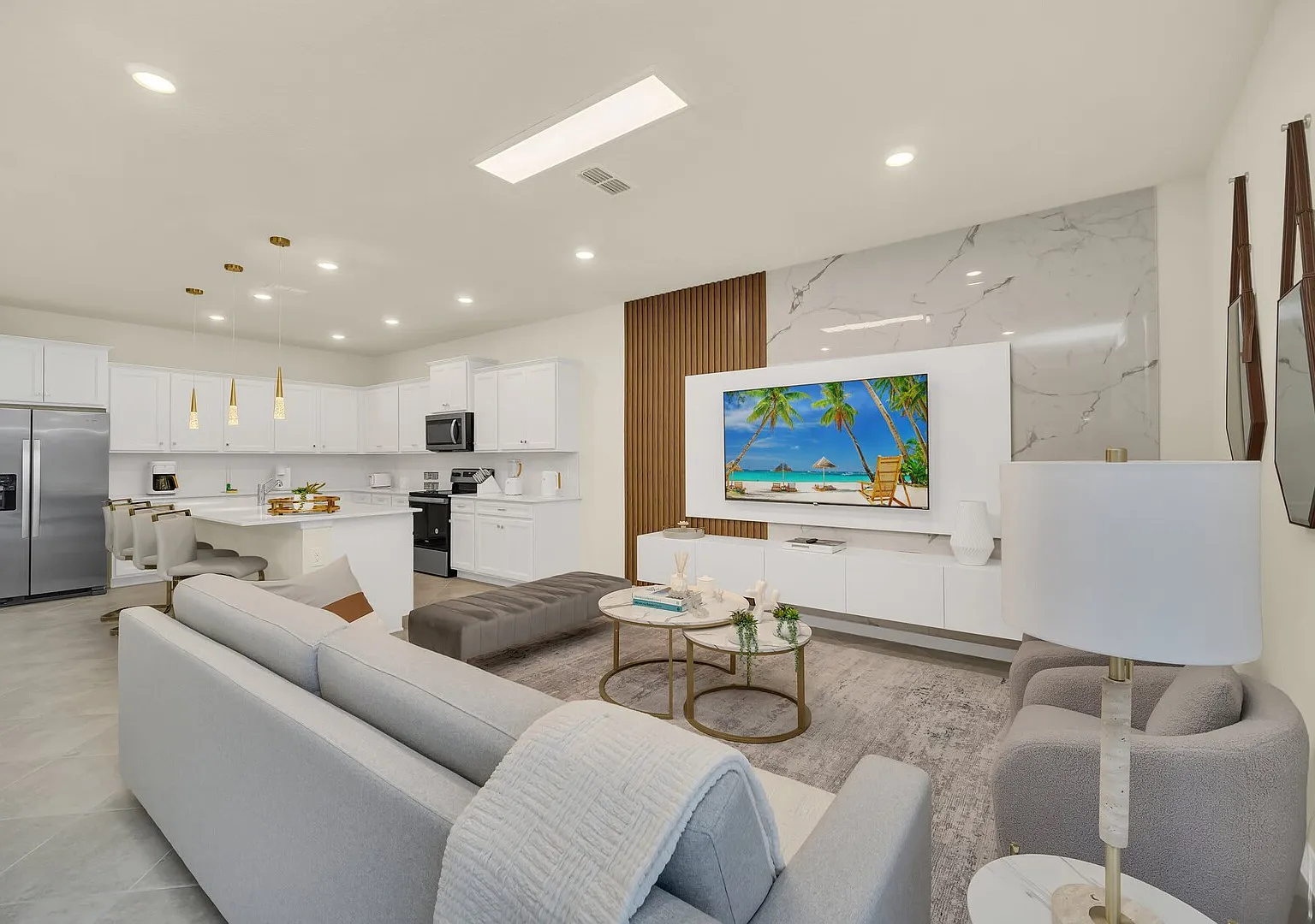 Chic 10BR Retreat with Themed Rooms & Pool — Photo 1