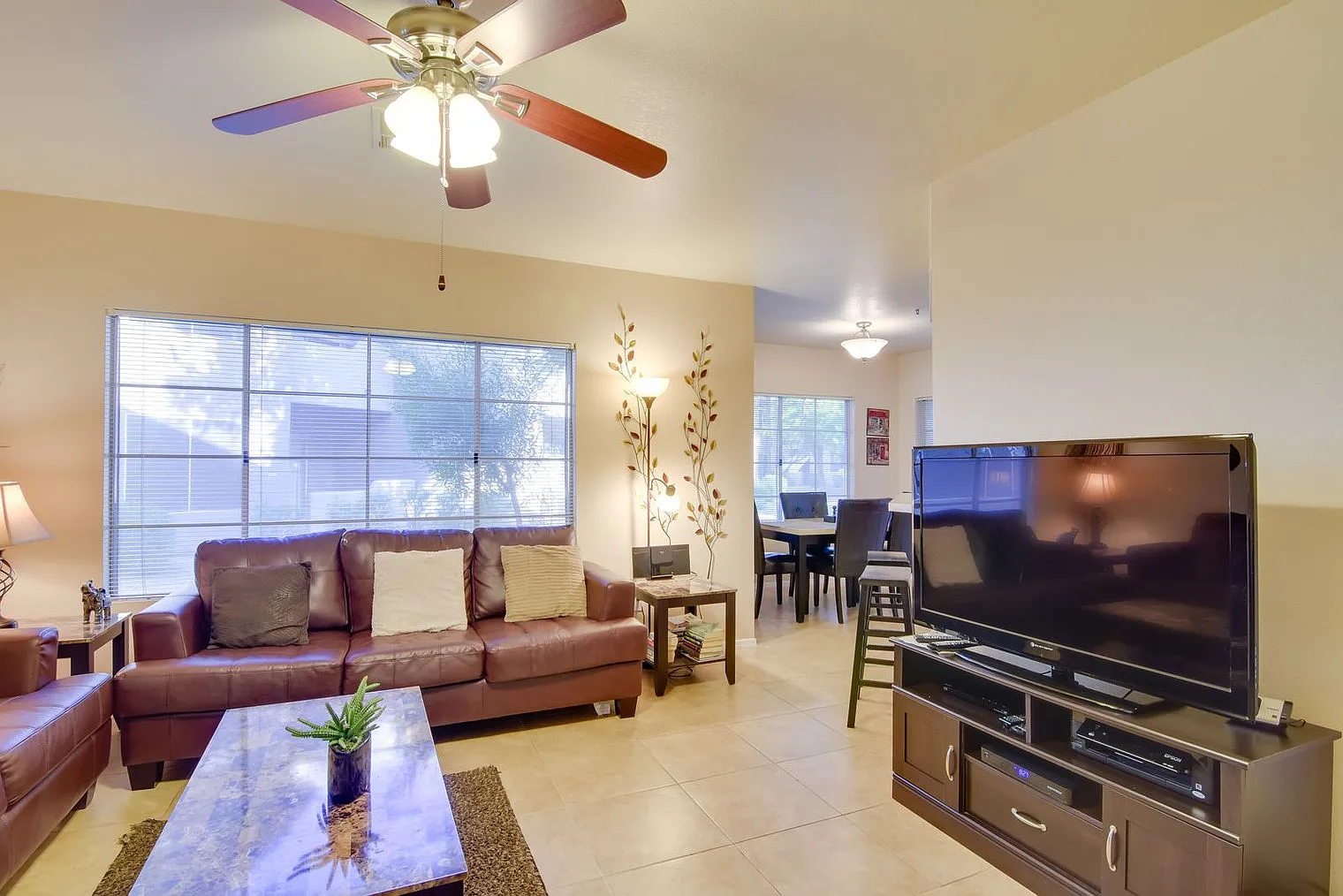 2 bed, 2.0 bath, 1011 sqft, $3,128 — Photo 2