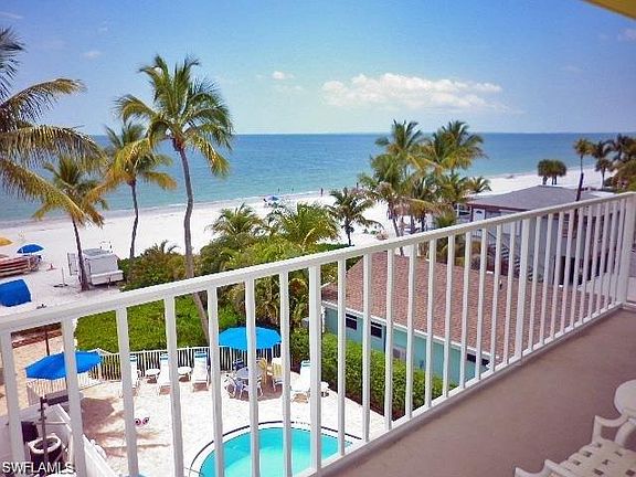 3rd image of 5524 Estero Blvd #403
