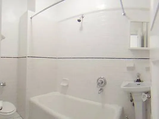 Rented by Citi Habitats | media 36