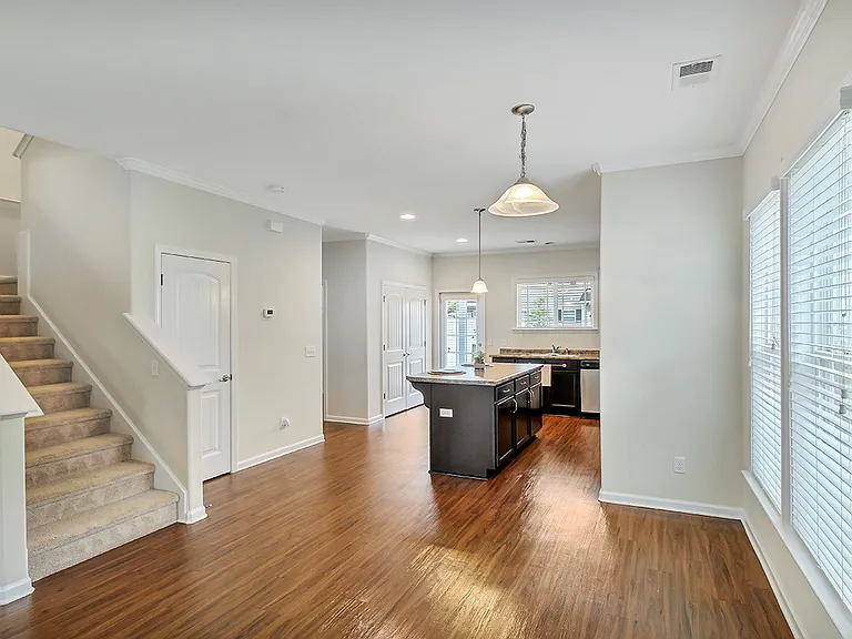 208 Ventura Pl — Photo 6