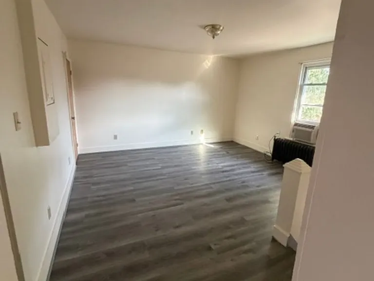 210 N Liberty St — Photo 6