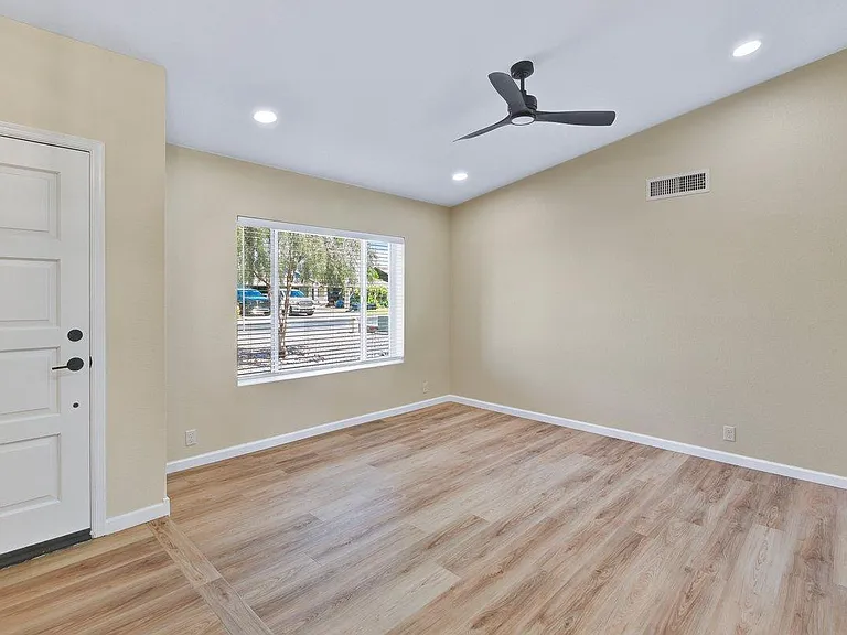 7331 W Windrose Dr — Photo 8