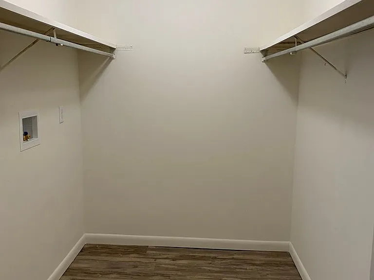 University Park Apartments near Cornell University — Photo 293
