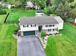 230 Edgewood Dr, New Holland, PA 17557
