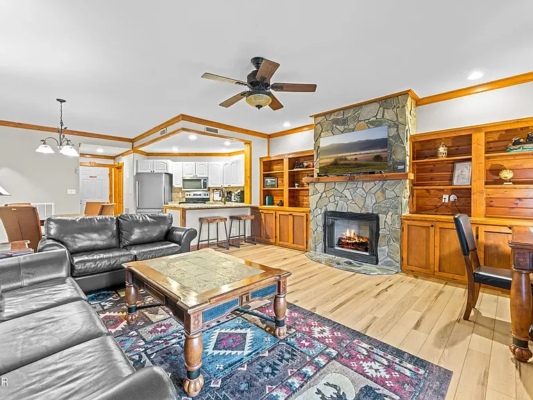 206 Forrest Loop Way #16 — Photo 1