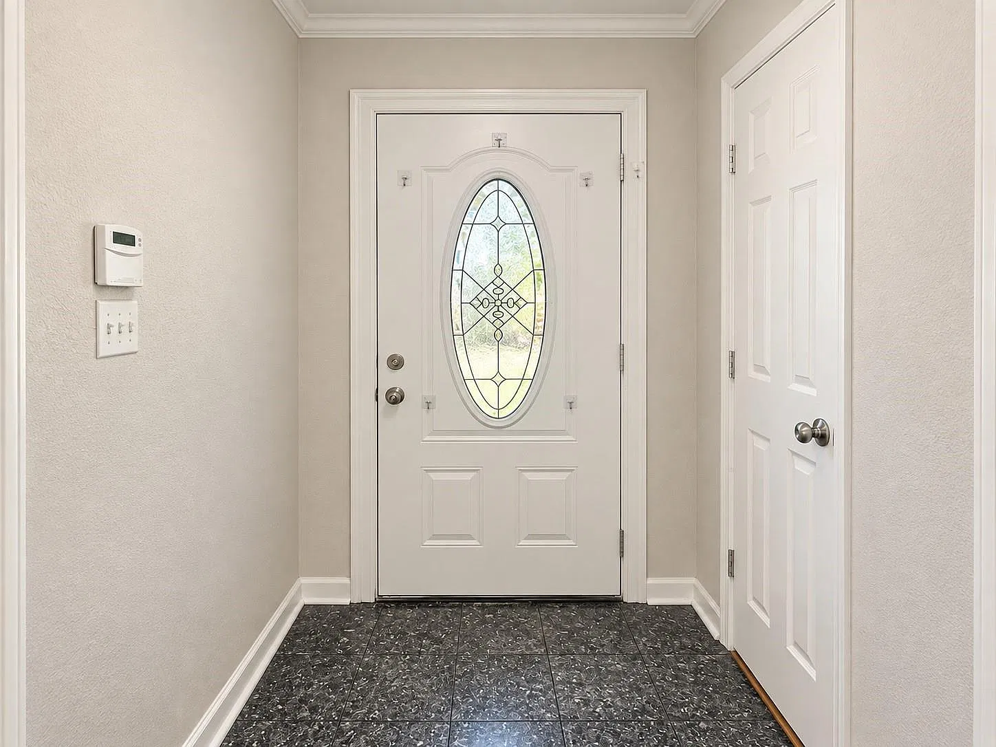 3 bed, 2.0 bath, 1870 sqft, $2,350 — Photo 4
