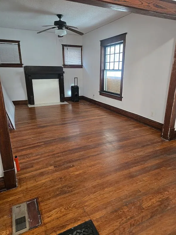 2 bed, 1.5 bath, 1051 sqft, $1,350 — Photo 2