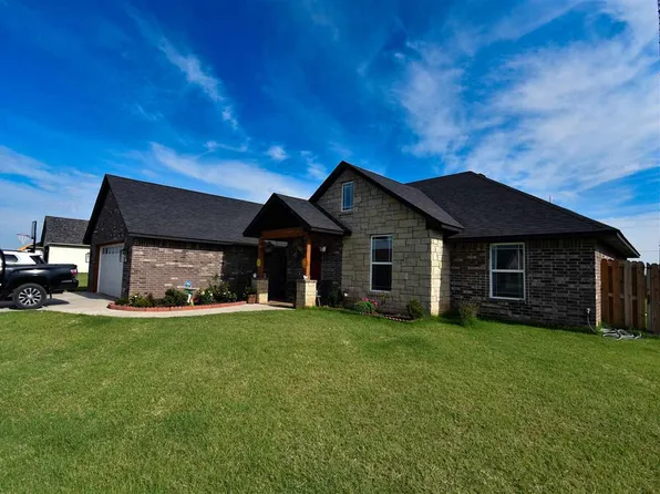 210 Meadowlark Ln, Geronimo, OK 73543