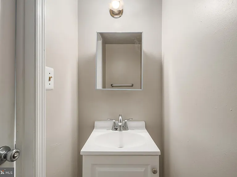 1805 Potomac Ave SE — Photo 21