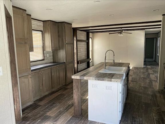 2nd image of 410 W 9th St