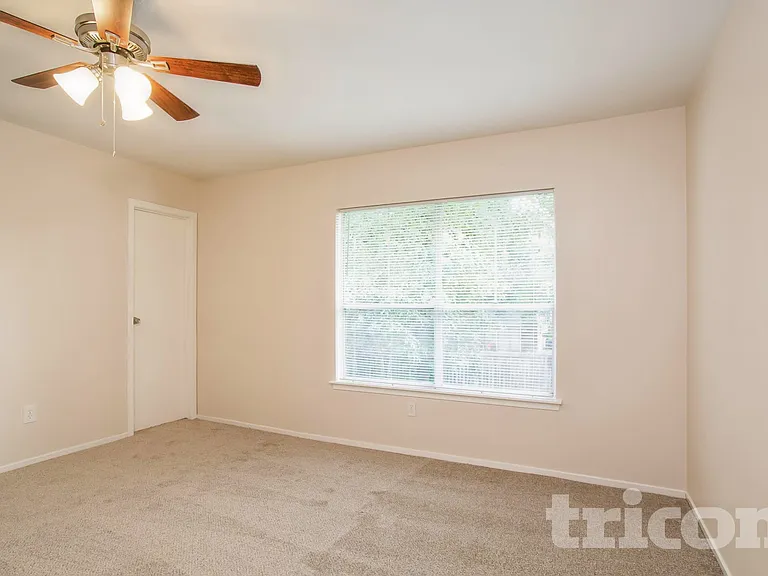 8610 Pine Shores Dr — Photo 10