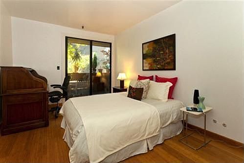 5th image of 1685 Oak St APT 202