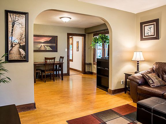 Archway into Dining Room 