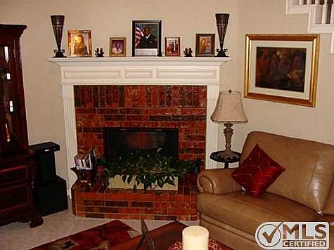 5th image of 410 Mountain Cir