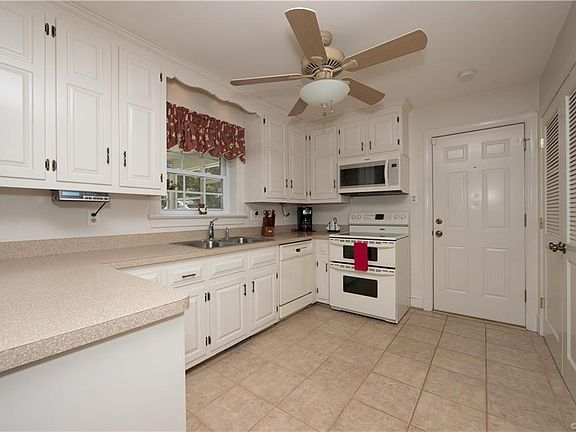 5th image of 1604 Stoneycreek Dr