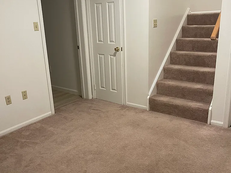 124 Richards Ln — Photo 12