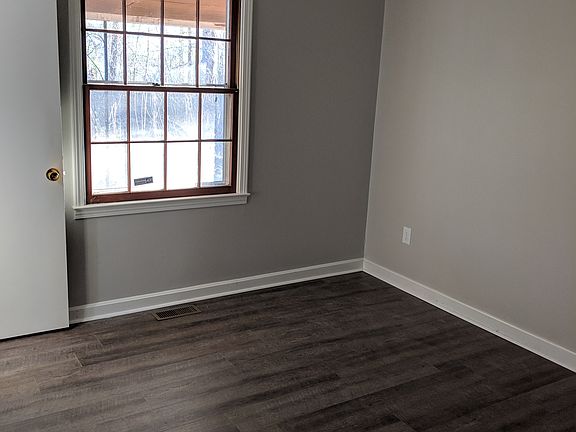 5th image of 1390 Pleasant Valley Ln