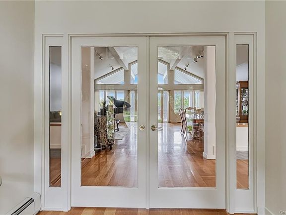 4th image of 7 Lake View Dr