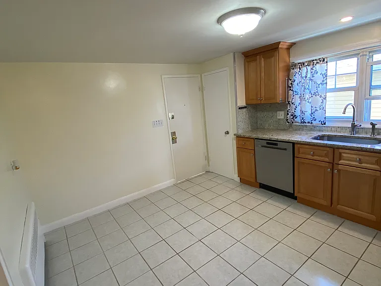 555 Main St #2 — Photo 9