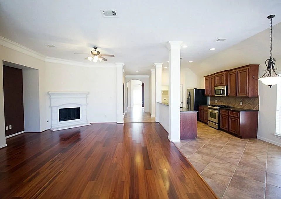 4010 Wolf Springs Ct